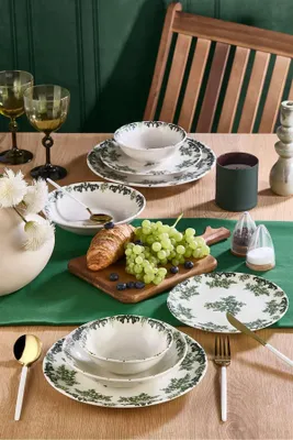 Obrázok produktu pre Hermia Concept, kvalitná 24-dielna jedálenská súprava zo 100 % porcelánu, farby khaki a mätová | 6 servírovacích tanierov (25 x 25 x 2 cm), 6 tanierov (19 x 19 x 3,5 cm), 6 misiek (14 x 14 x 5 cm), 6 dezertných tanierov (20 x 20 x 1,5 cm) | Vhodné do umývačky riadu, nevhodné do mikrovlnnej rúry.
