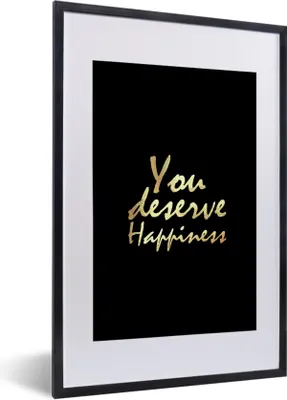 Produktbild von MuchoWow® Gerahmtes Poster Zitate - Glücklich - Gold - Schwarz 40x60 cm - Poster mit Schwarzem Bilderrahmen Wandposter Rahmen Foto Bilder - Poster in Rahmen