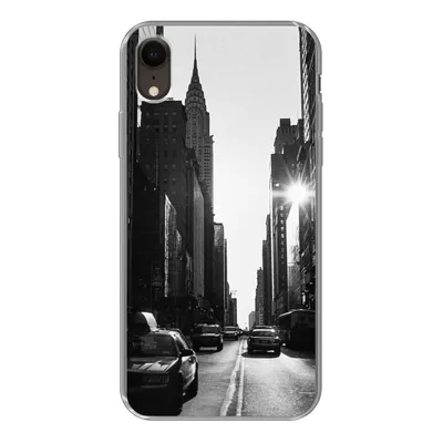Produktbild von MuchoWow® Handyhülle Schutzhülle Hülle für iPhone XR Eine ruhige Straße in New York in Schwarz und Weiß Silikon Softcase Handy Hülle - Schutzdeckel