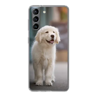 Produktbild von MuchoWow® Handyhülle Schutzhülle Hülle für Samsung Galaxy S21 Ein Golden Retriever Welpe läuft auf dem Bürgersteig Silikon Softcase Handy Hülle - Softcase
