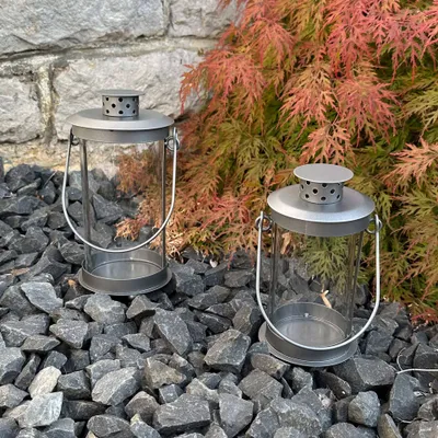 Produktbild von eberin · Grab Laterne "Stantus" zum Stellen · Grablaterne-Metall · stabile Grablampe mit Deckel · Grablicht Grau-Matt · Glaszylinder · (21 x 10 cm)
