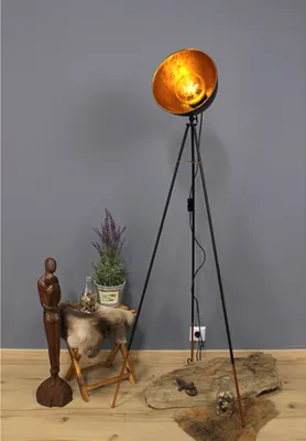 Produktbild von Dreibein Metallstehleuchte mit schwenkbarem Blattgold Schirm & Schalter, H.136cm