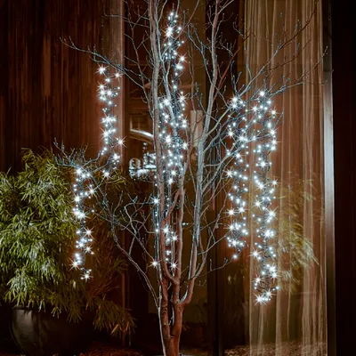Produktbild von LED Lichterkette Kaskadenbeleuchtung - 6 Stränge - 480 kaltweiße LED - 8 Funktionen - schwarz