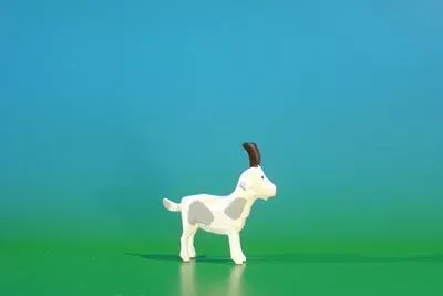 Zdjęcie produktu dla Figurka drewniana Zwierzę z opony Koza Wysokość 5,2 cm NOWA