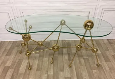 Zdjęcie produktu dla Luksusowe designerskie biurko Casa Padrino złote 160 x 75 x h. 77 cm - Metalowe biurko z zakrzywionym szklanym blatem - Biurko komputerowe - Luksusowe designerskie meble biurowe