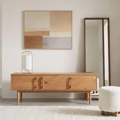 Produktbild von Lowboard TECCA 145 cm mit 3 Türen, Eiche Finish – Massivholz Kiefer, Wohnzimmermöbel mit Stauraum, moderne Kommode im skandinavischen Design, Flurmöbel für Bücher & Deko