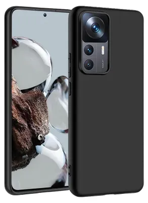 A black silicone phone case is shown on a smartphone.