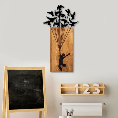 Produktbild von Wallity, Flying Boy 1, Dekoratives Wandaccessoire aus Holz, 100 % HOLZ / METALL, Nussbaum, 45 x 86 cm