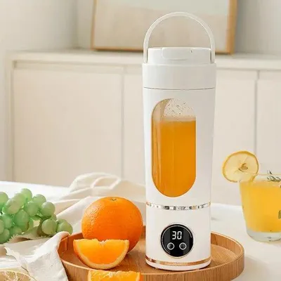 Obrázek produktu pro Elektrická mini odšťavňovačka 700 ml pro studenty