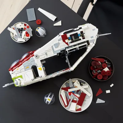 Produktbild von LEGO 75309 Star Wars Republic Gunship, Modell für Erwachsene aus der Ultimate Collector Series mit Minifiguren