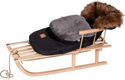 Produktbild von Holzschlitten Kinderschlitten aus Buchenholz Rückenlehne inkl. Zugseil + Winterfußsack Schlittensack Fußsack mit Reißverschluss 48/90 cm Schlitten Metallkufen (schwarz braun)