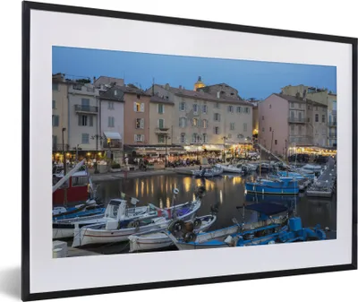 Produktbild von MuchoWow® MuchoWow® Gerahmtes Poster Der Hafen von Saint-Tropez in der Abenddämmerung in Frankreich 60x40 cm - Poster mit zchwarzem Bilderrahmen - Schlafzimmer - Plakat in Rahmen - Drucken