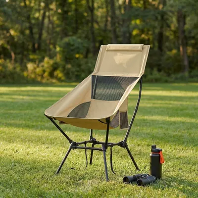 Produktbild von SONGMICS Campingstuhl klappbar mit verstellbarer Höhe, Stahlrahmen, Kopfstütze, hoher Rückenlehne, 2 Taschen, Outdoor, beige