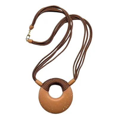 Produktbild von Kette Kunststoff Scheibe Amulett karamel matt 4x Kordel braun 60cm braun 65mm