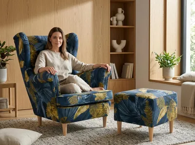 Produktbild von Ohrensessel mit Hocker ARI Poly – skandinavisches Set mit Muster, Blau, Family Meble, KI-generiertes Bild