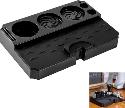 Produktbild von Kaffeetamper-Basis für 51/54/58 mm Espresso-Siebträger, inklusive 6 Nadeln, einem Espresso-Rührstab und einer Bürste.