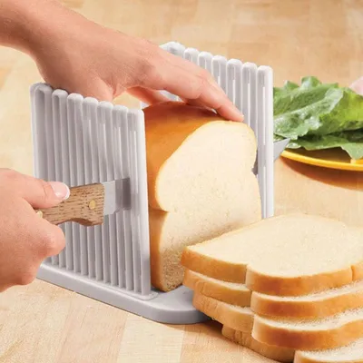 Image de Coupe-pain pliable - Ustensile de cuisine pour la pâtisserie - Permet de couper le pain de manière uniforme - Avec bac de récupération des miettes - Largeur : 15 cm - Blanc