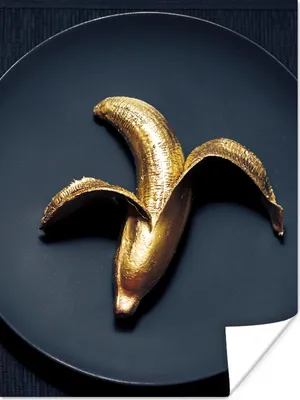 Produktbild von MuchoWow® Poster Goldene Banane auf dunklem Hintergrund 90x120 cm - Wohnzimmer