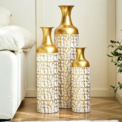 Produktbild von Große Bodenvasen Weiß Gold 3er Set 50/66/85cm, Moderne Metalldekovasen mit Blumenmuster für Wohnzimmer, Flur & Büro