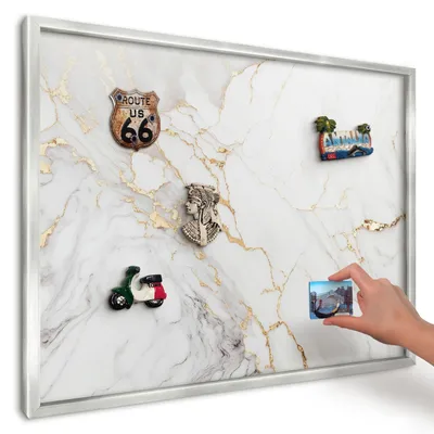 Produktbild von Magnettafel 70x50 cm in einem silbernen Rahmen - Magnetische Metalltafel, Magnetpinnwand zur Wandmontage für Wohnzimmer, Küche, Flur, Kinderzimmer und Büro - Marmor-Eleganz