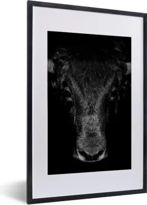 Produktbild von MuchoWow® Gerahmtes Poster Taurus - Tiere - Schwarz - Weiß 40x60 cm - Poster mit Schwarzem Bilderrahmen Wandposter Rahmen Foto Bilder - Poster in Rahmen