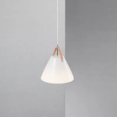 Produktbild von Design for the People Strap 27 Glas Pendelleuchte Ø 27cm mit 2 Lederriemen Weiß Rund