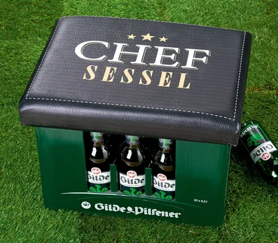 Produktbild von Sitzpolster "Chefsessel" für Bierkisten aus Kunstleder, ca. 30 x 40 cm für Strand, Garten, Festival & Co.