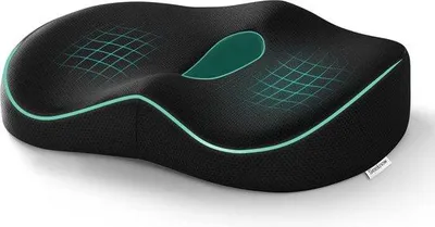 Produktbild von Famanu Sitzkissen aus Memory Foam - Linderung von Steißbeinschmerzen, Unterstützung bei Hämorrhoiden, Sciatica - Bequemes Autokissen