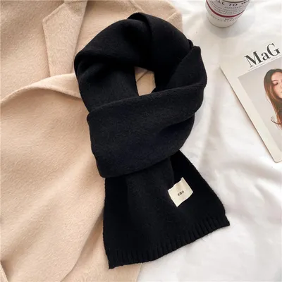 Produktbild von INF Vielseitiger Strickschal in Uni-Farben für Herbst und Winter - Studentenschal Schwarz