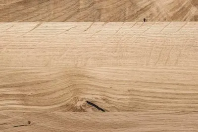 Produktbild von Tischplatte Eiche Vintage geölt mit durchgehenden Massivholzlamellen und Baumkante 2000 x 800 x 26 mm