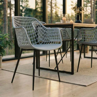 Produktbild von Gartenstühle LUCIA im 4er Set, Hellgrau - Schalenstuhl mit Armlehne aus Kunststoff, Retro Design für Indoor & Outdoor geeignet, pflegeleicht und UV-beständig, Esszimmerstühle für 4 Personen