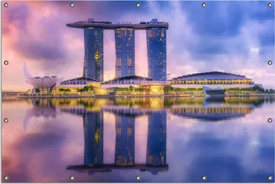 Produktbild von Wallario Outdoor-Poster für Garten oder Balkon, Motiv Abenddämmerung in Singapur, in ca. 120 x 180 cm