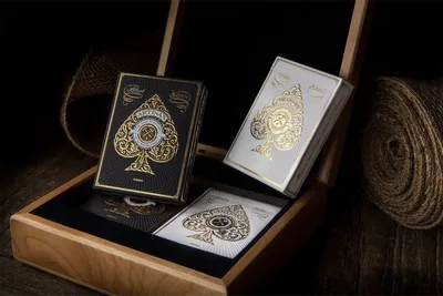 Productafbeelding van Theory 11 speelkaarten set, luxe editie in een bijzondere verpakking