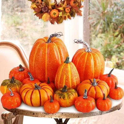 Productafbeelding van Unyqoos® Kunststof decoratieve pompoenen – realistische, oranje pompoenen van schuim en kunststof, in de maten 5-18 cm, geschikt voor herfst- en Halloweendecoratie