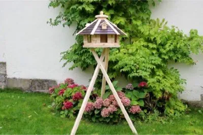 Produktbild von Famanu Vogelhaus auf Fuß - Futterhaus für Vögel auf Pfahl - Braun/Natur