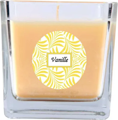 Zdjęcie produktu dla Świeca zapachowa z napisem "Vanilla" w kwadratowym szkle, 190 g wosku - czas palenia ok. 50 godzin, świeca w szkle w opakowaniu prezentowym