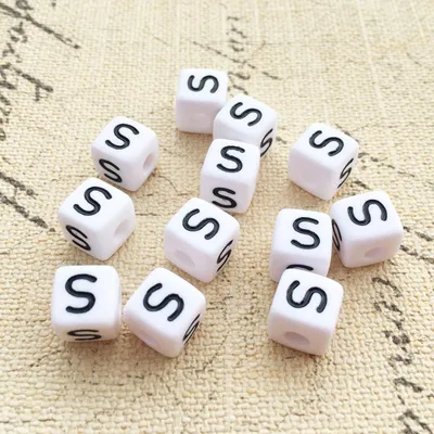 Produktbild von Buchstaben Perlen, 30 Stück, 6x6 mm, weiß mit schwarz, eckig, Buchstabe S