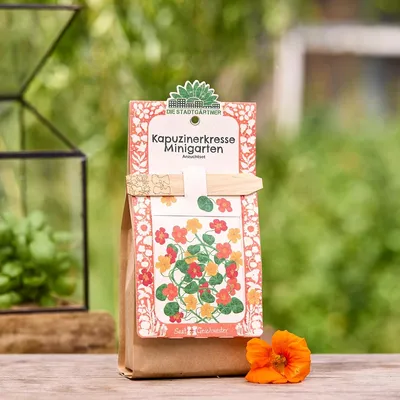 Immagine prodotto di Kit di coltivazione Mini giardinoCapucine – Kit completo con semi terriccio, bastoncini e vaso – Fiori e foglie commestibili – Regalo sostenibile per gli amanti del giardinaggio