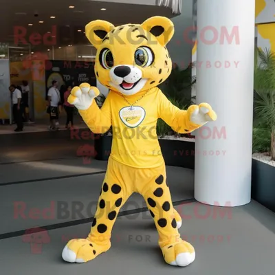 Immagine prodotto di Personaggio del costume della mascotte REDBROKOLY del ghepardo giallo limone vestito con una maglietta e cavigliere