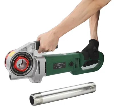 Imagen del producto de Cortador de roscas para tubos eléctrico, con una potencia de 2300W, voltaje de 230V, velocidad de 26 RPM y capacidad para 6 tamaños de rosca. Diámetro de tubo aplicable: 20,9-59,6 mm