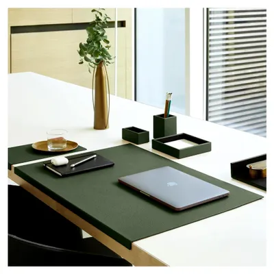 Produktbild von Adamantis - Gewinkelte Schreibtischunterlage echtem Leder Grün cm 90x60 - Modernes Design, Innenseele aus Stahl mit L-geformtem Vorderprofil und rutschfester Boden - Italy