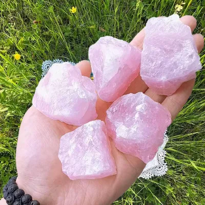 Image de Grande pierre brute de quartz rose 4 pièces pierres naturelles 5 cm Set de pierres de guérison
