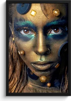 Produktbild von MuchoWow® MuchoWow® Gerahmtes Poster Frau - Gold - Blau 40x60 cm - Poster mit zchwarzem Bilderrahmen - Papierdruck - Wandbilder