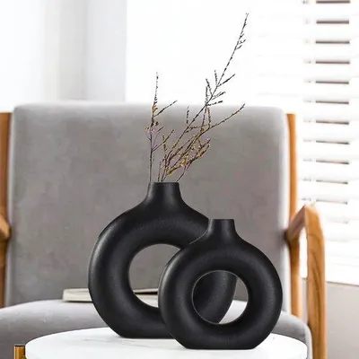 Image de Tasses en céramique, noires. Lot de 2 tasses en céramique pour la décoration d'intérieur. Tasses pour compositions florales séchées, idéales pour la décoration de table avec de l'herbe de la pampa, comme décoration d'intérieur ou cadeau. Grande et moyenne.