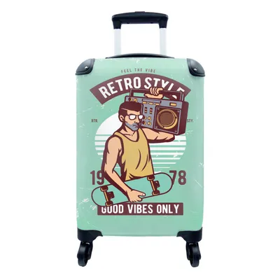 Obrázek produktu pro Kufr Příruční zavazadlo na kolečkách Malý cestovní kufr na 4 kolečkách Rádio - Skateboard - Muž - Retro - Velikost kabiny < 55x40x23 cm a 55x40x20 cm