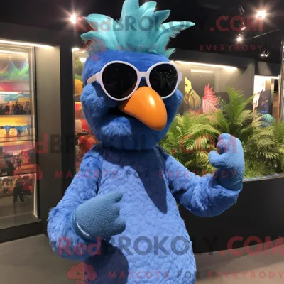 Produktbild von Maskottchen REDBROKOLY eines blauen Tandoori-Huhns mit Strampler und Sonnenbrille