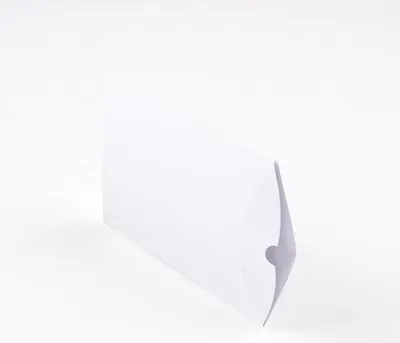 Zdjęcie produktu dla Pudełko Laminowane Ozdobne Na Prezent Poduszka 250x165x50 Srebrne
