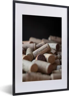 Produktbild von MuchoWow® Gerahmtes Poster Korken vor einem schwarzen Hintergrund 40x60 cm - Poster mit Schwarzem Bilderrahmen Wandposter Rahmen Foto Bilder - Poster in Rahmen