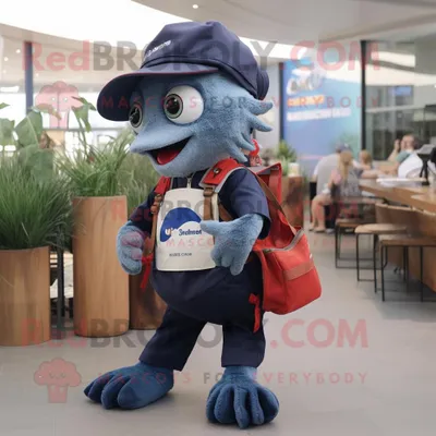 Produktbild von Marineblauer REDBROKOLY Betta-Fisch Maskottchen Kostüm charakter bekleidet mit einer Latzhose und Messenger-Taschen