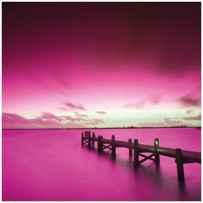 Produktbild von Wallario Premium Glasbild, freischwebende Optik, kräftige Farben, Größe 50 x 50 cm Motiv Steg bei Abenddämmerung -Himmel bei Nacht  Lila gefärbt
